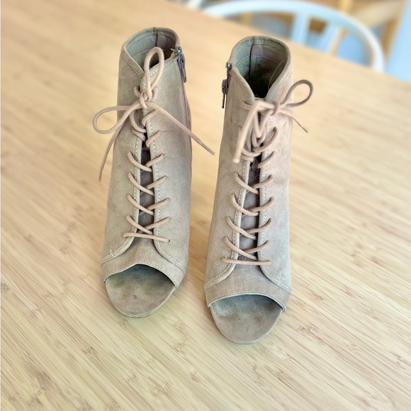 Open toed lace up boots - Picture 3 of 6
